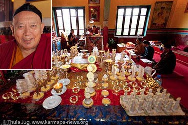 HH 17th Karmapa
                    is received by Beru Khyentse Rinpoche
