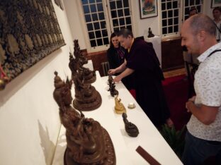 Thaye Dorje, His Holiness the 17th Gyalwa Karmapa, visits the London Diamond Way Buddhist Centre. Photo: Tokpa Korlo.