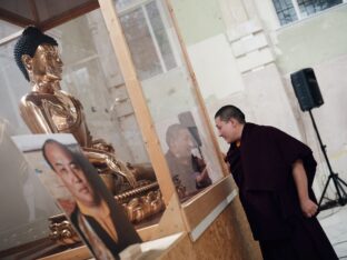 Thaye Dorje, His Holiness the 17th Gyalwa Karmapa, visits the London Diamond Way Buddhist Centre. Photo: Tokpa Korlo.