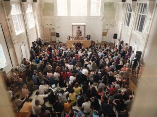 Thaye Dorje, His Holiness the 17th Gyalwa Karmapa, visits the London Diamond Way Buddhist Centre. Photo: Tokpa Korlo.