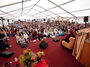 Thaye Dorje, His Holiness the 17th Gyalwa Karmapa, visits the London Diamond Way Buddhist Centre. Photo: Tokpa Korlo.