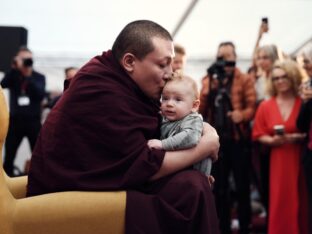 Thaye Dorje, His Holiness the 17th Gyalwa Karmapa, visits the London Diamond Way Buddhist Centre. Photo: Tokpa Korlo.