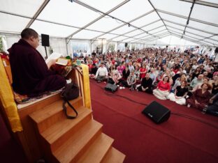 Thaye Dorje, His Holiness the 17th Gyalwa Karmapa, visits the London Diamond Way Buddhist Centre. Photo: Tokpa Korlo.