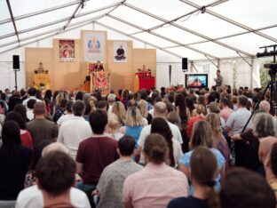 Thaye Dorje, His Holiness the 17th Gyalwa Karmapa, visits the London Diamond Way Buddhist Centre. Photo: Tokpa Korlo.