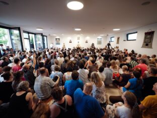 Thaye Dorje, His Holiness the 17th Gyalwa Karmapa, visits Nala Centre and Padkar Ling in the Czech Republic. Photo: Tokpa Korlo.