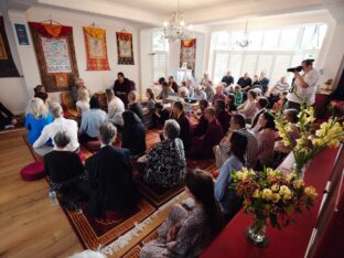 Thaye Dorje, His Holiness the 17th Gyalwa Karmapa, visits Harrogate and Manchester. Photo: Tokpa Korlo.