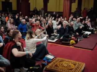 Public Meditation Course 2024 at the Karmapa International Buddhist Institute. Photo: Tokpa Korlo